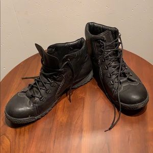 Black leather autumn boots size 44 by Browns ID